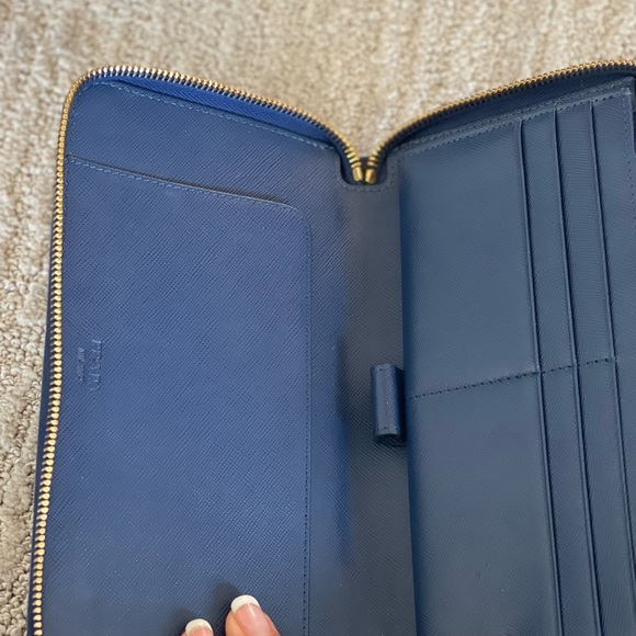Prada Wallet also holds a passport! - Picture 11 of 14